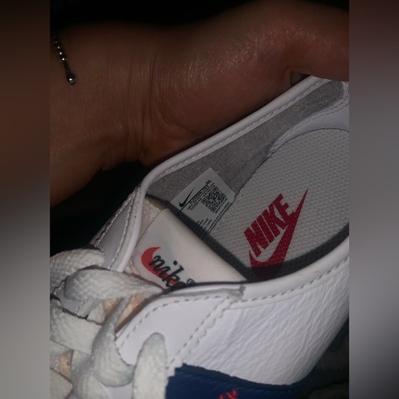 Athletic_Shoes